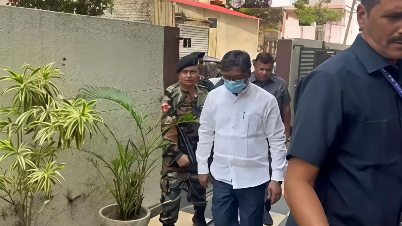 CM हेमंत