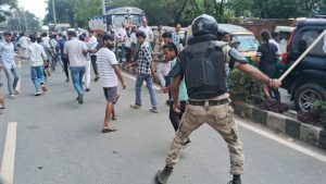 अतिक्रमण हटाने