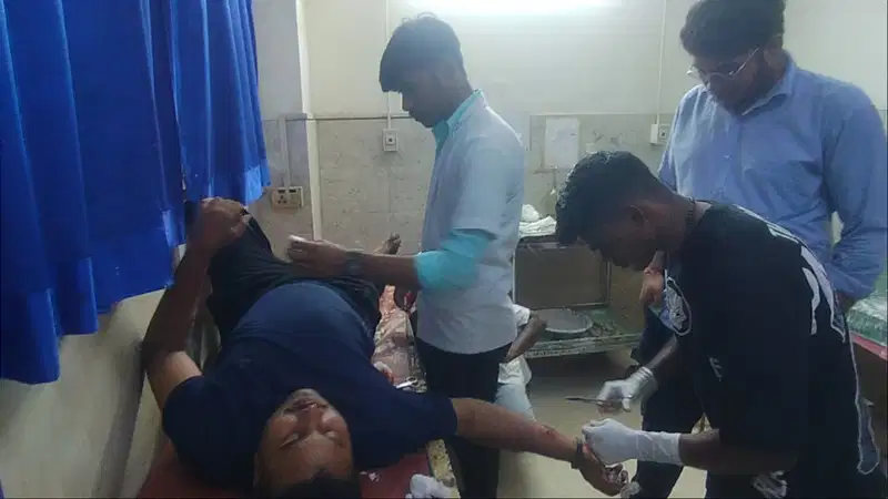 युवक ने काटी हाथ की नश