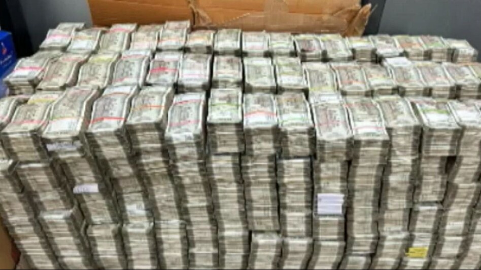 आयकर टीम को मिले 2.65 करोड़ रुपये