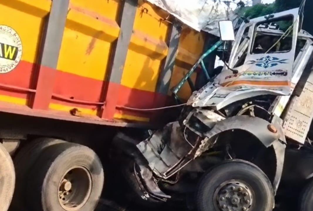 चालक और खलासी की मौत