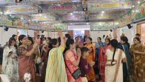 खीर प्रसाद ग्रहण करने उमड़े भक्त