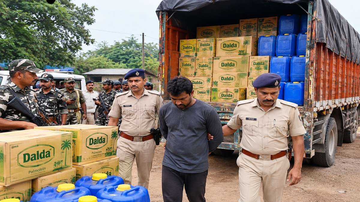 बंगाल पुलिस की छापेमारी