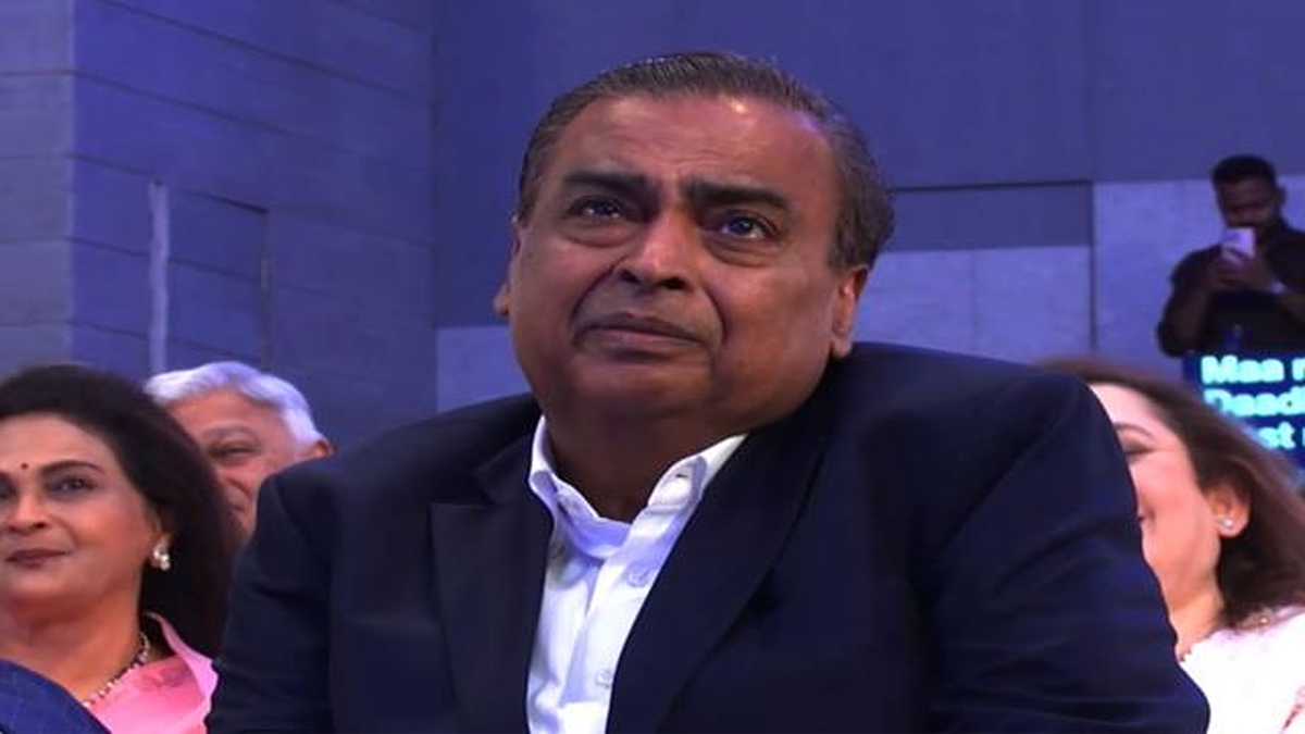मुकेश अंबानी के छलके आंसू