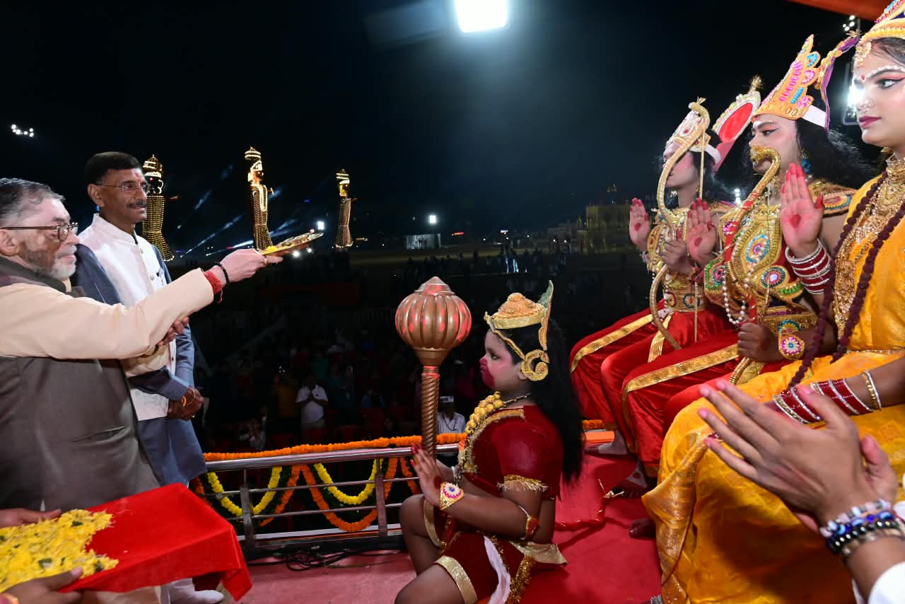 राज्यपाल मोरहाबादी एवं अरगोड़ा में आयोजित रावण दहन कार्यक्रम में सम्मिलित हुए