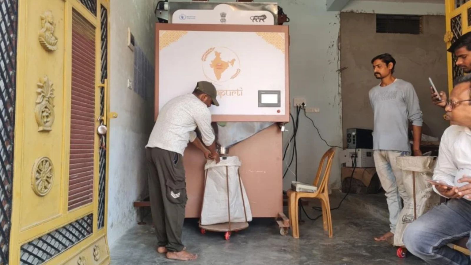 अब ATM से पैसे की तरह मिलेगा राशन