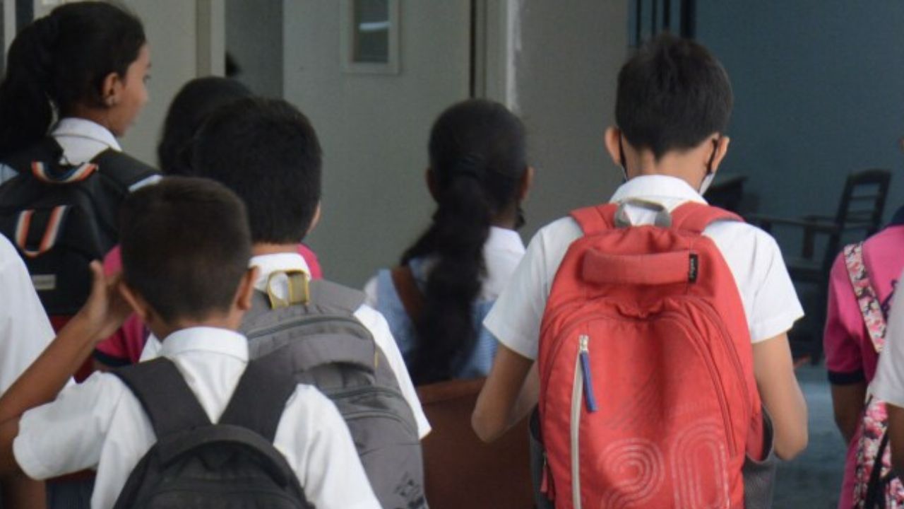 स्कूलों