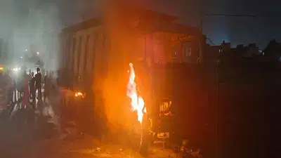 खड़े ट्रक में लगी